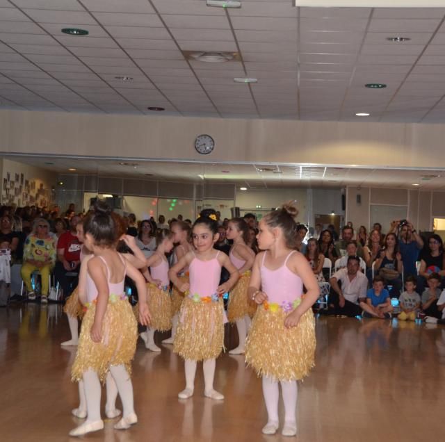 enfants en cours de danse